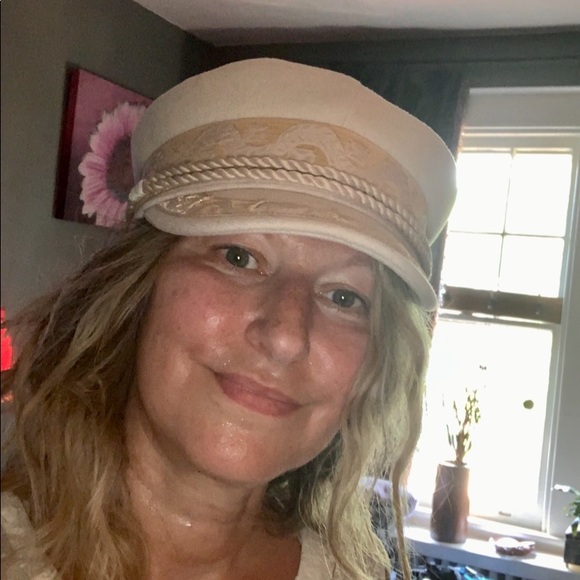 Meet your Posher, Charlene - Picture 2 of 7